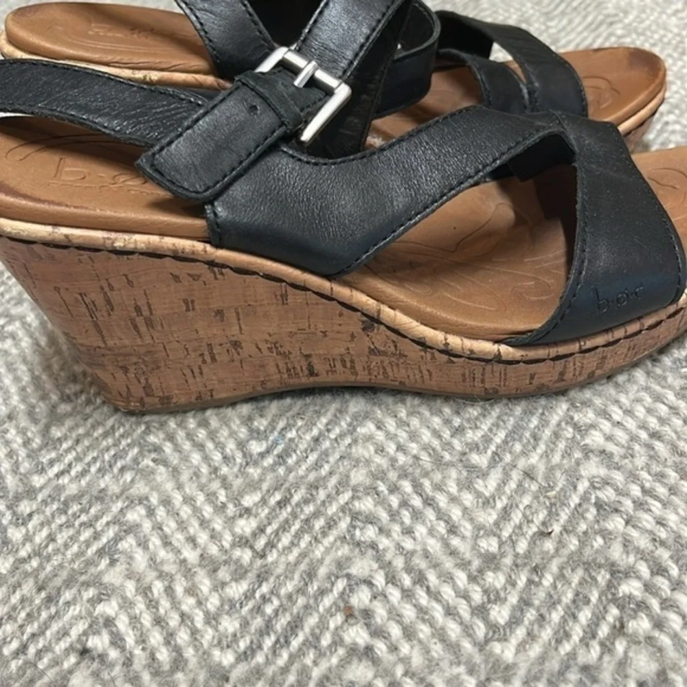 BOC Born Concept black leather strap wedge sandals women’s size 8‎